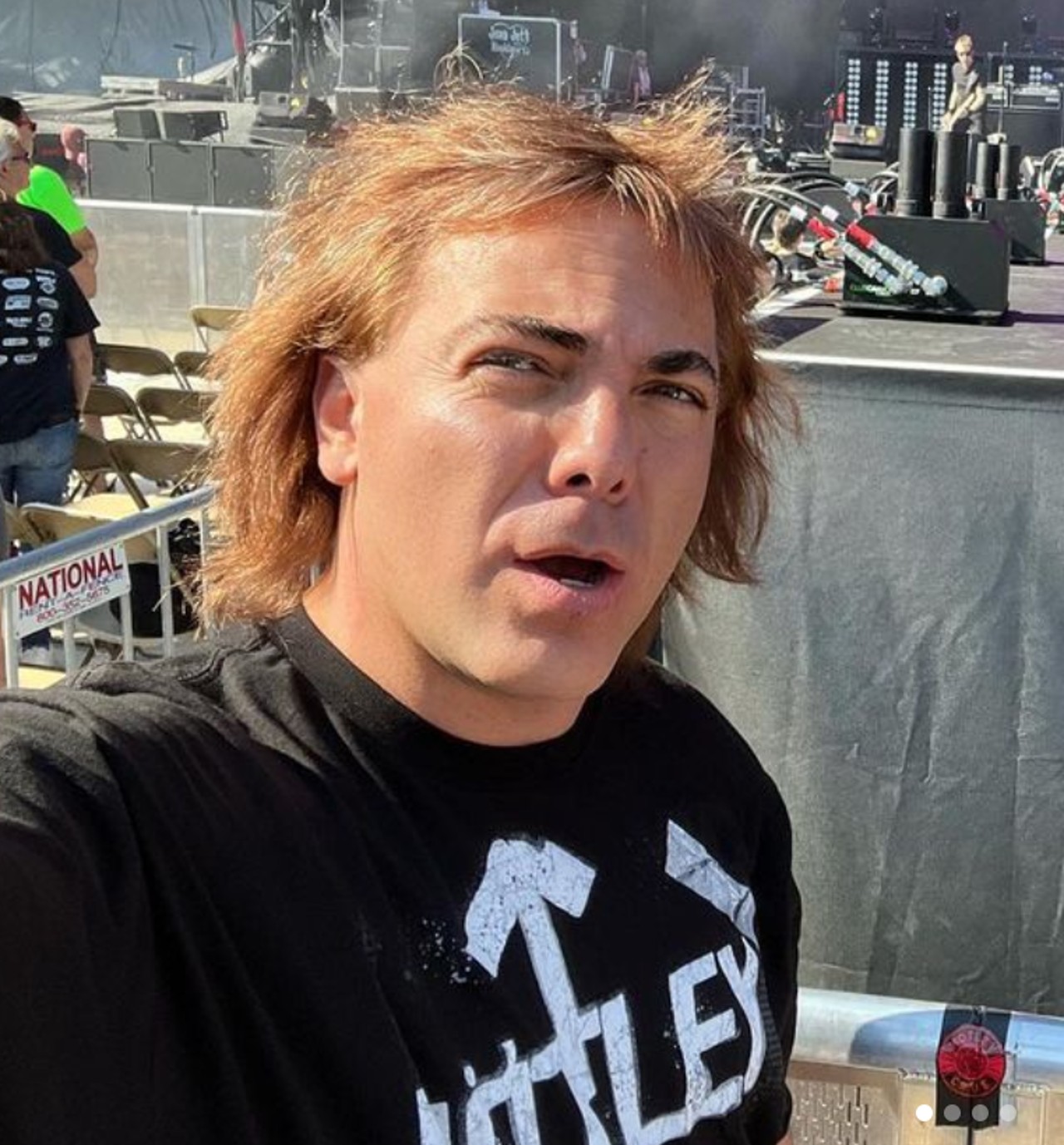 Cristian Castro reaparece con extravagante look y le dicen: "¿quién la maquilló, peinó y vistió?"