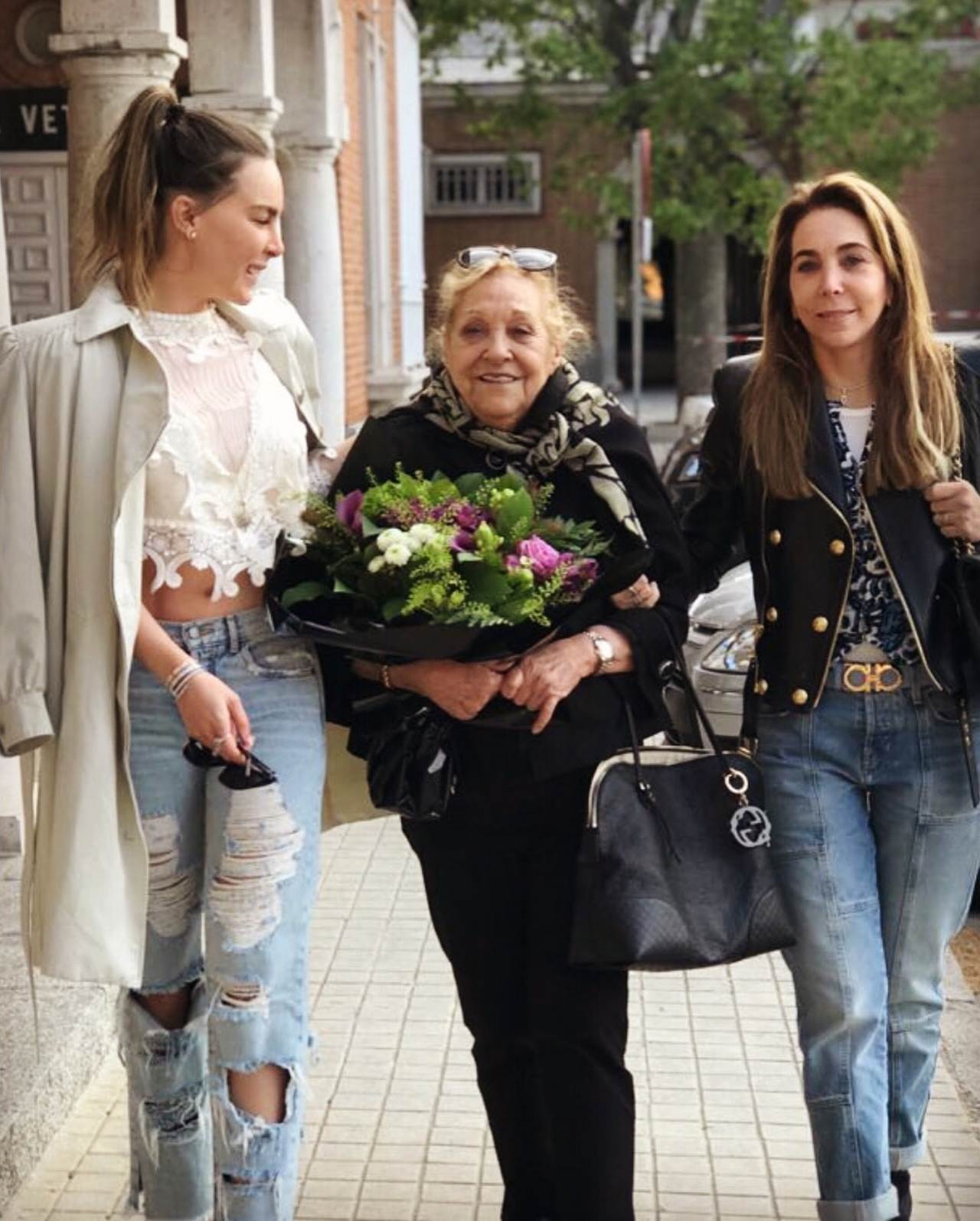 Mamá Belinda orando hija pidiendole abuela