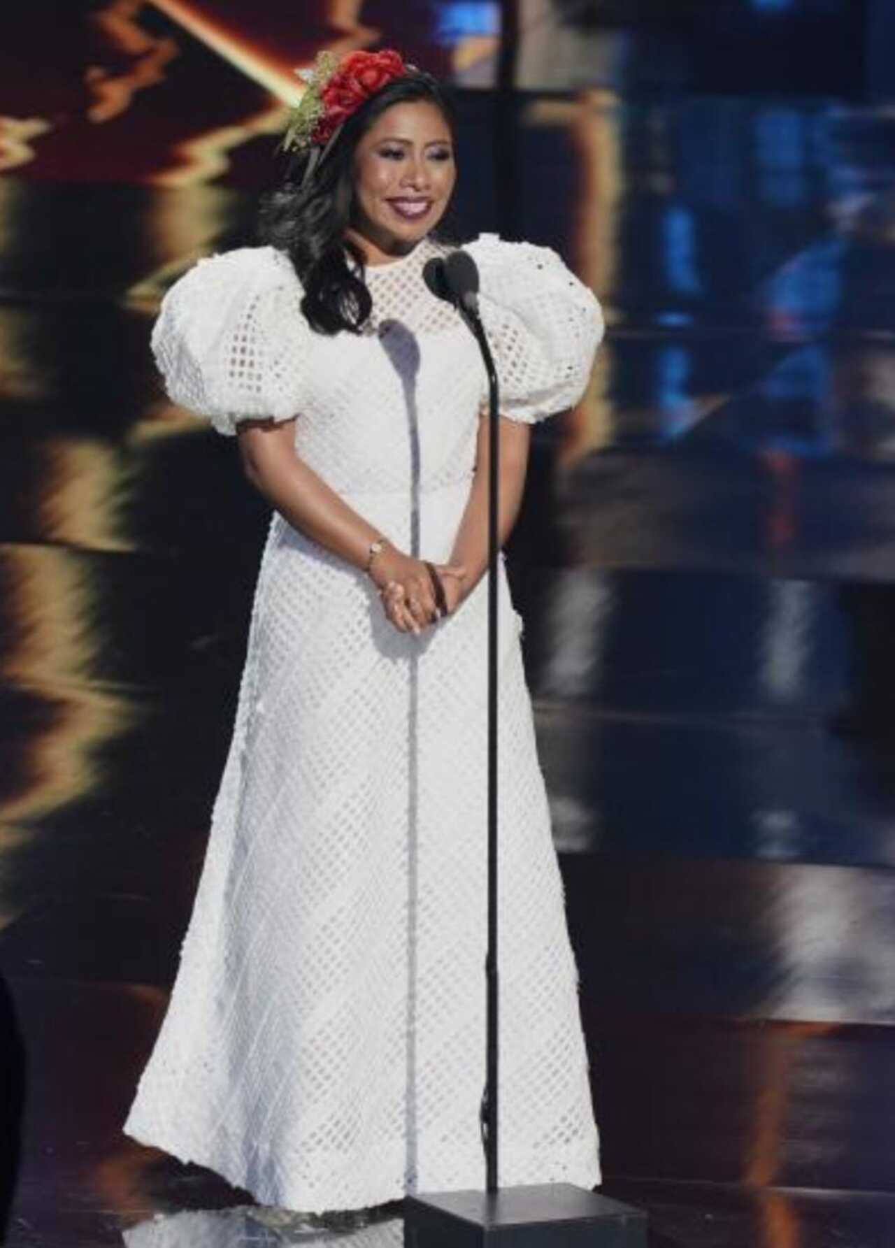 Yalitza Aparicio vestido blanco