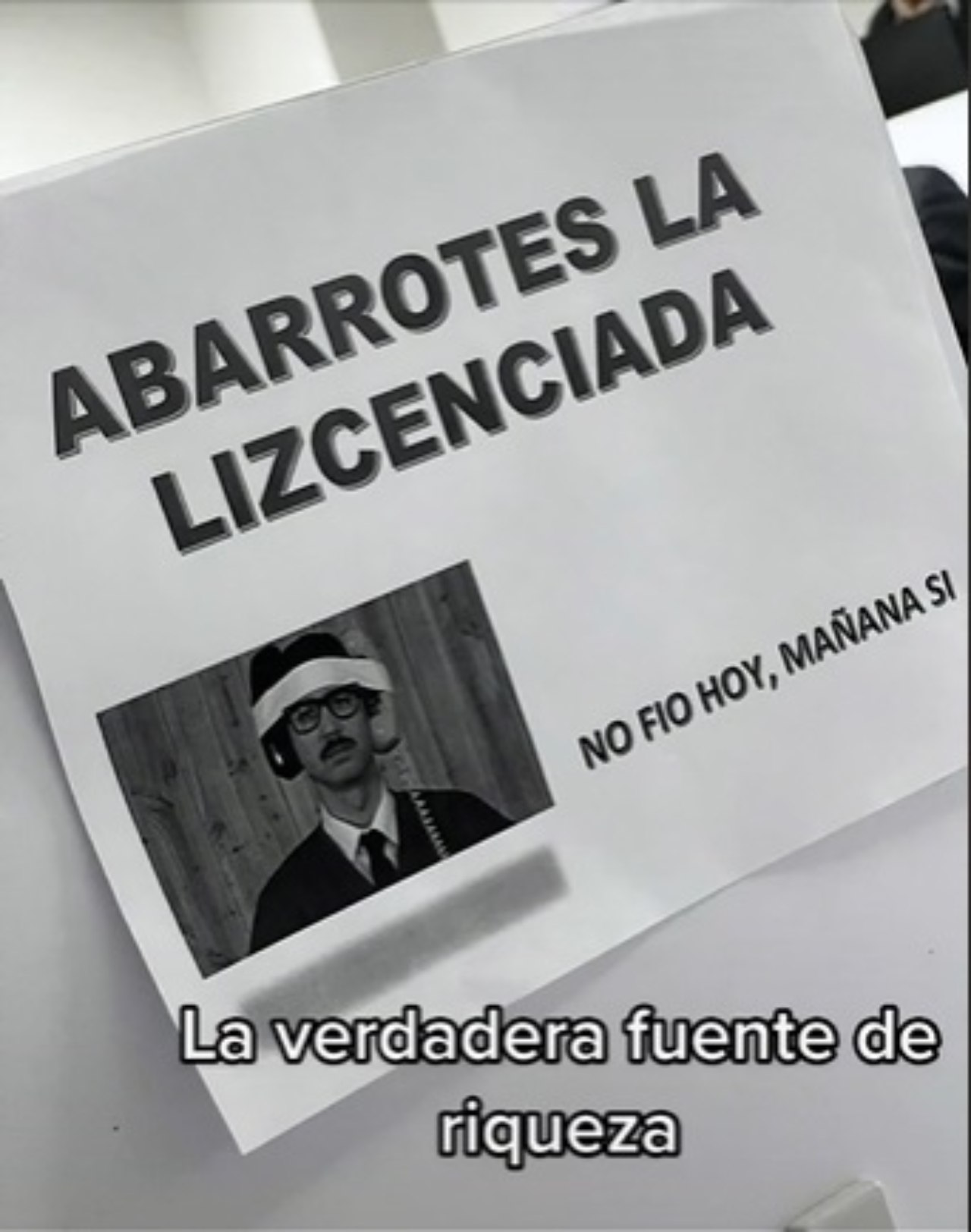 abarrotes la lizcenciada mujer tiendita oficina