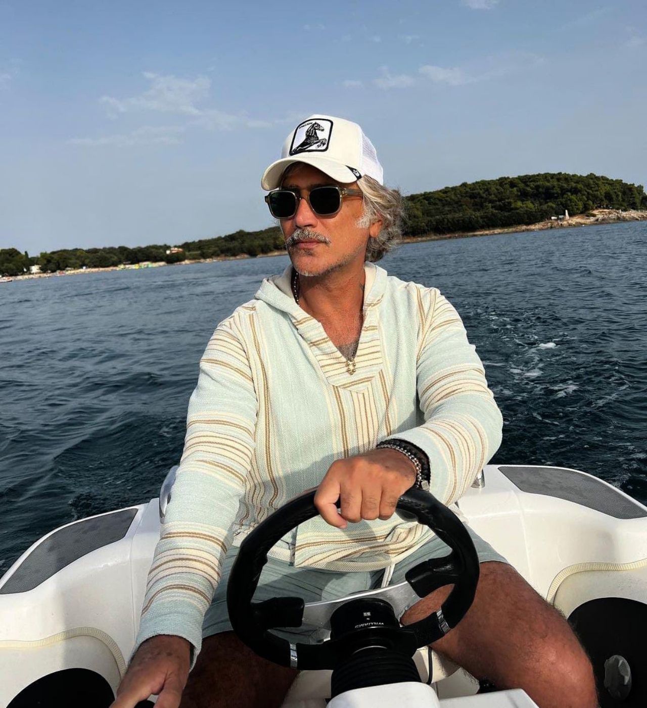 Alejandro Fernández viaje pareja