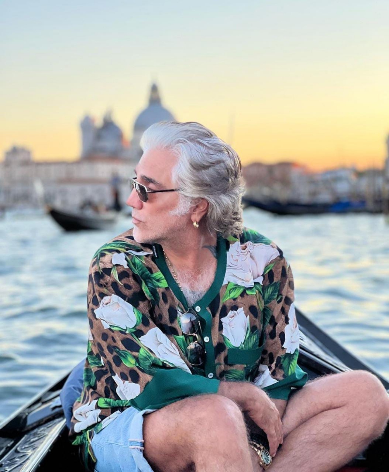 Alejandro Fernández outfit