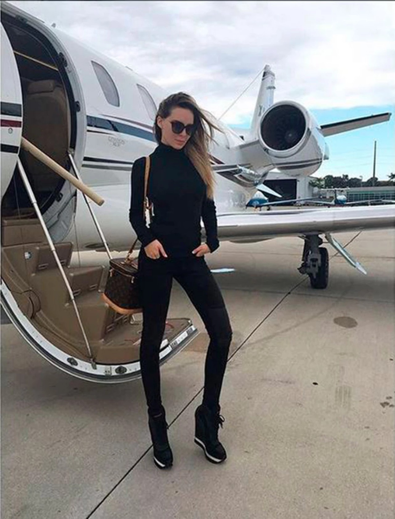 Belinda aerolínea Nodal