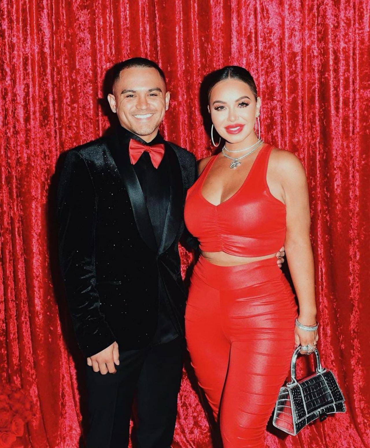 Chiquis tallas menos