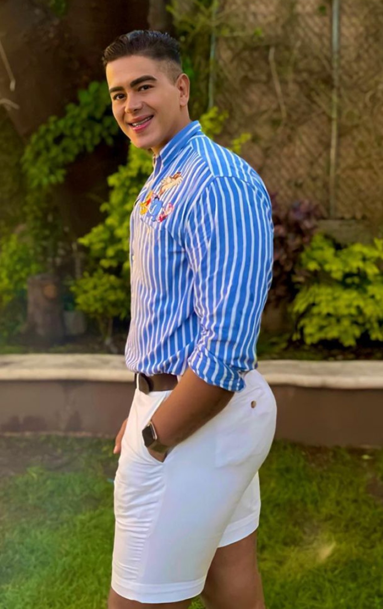 Director primaria viral guapo sexy