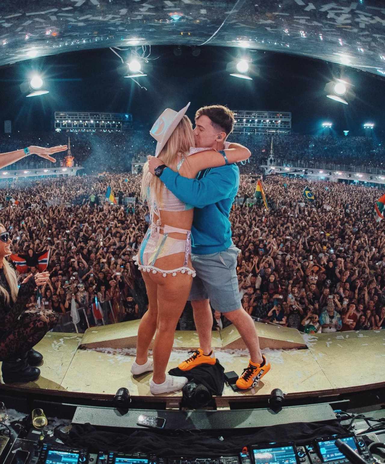 Guaynaa Lele Pons Tomorrowland se comprometen
