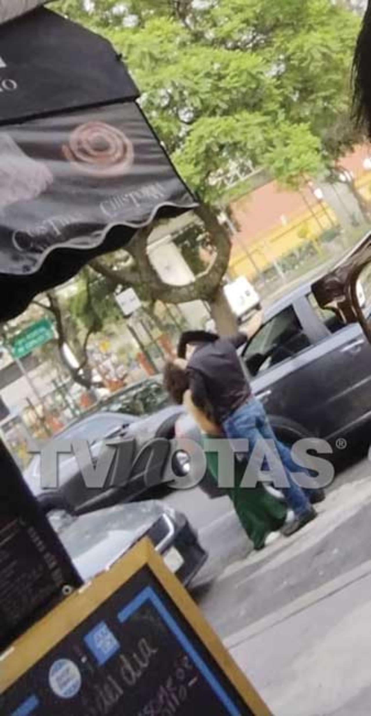 Julian Figueroa engaña esposa besando otra