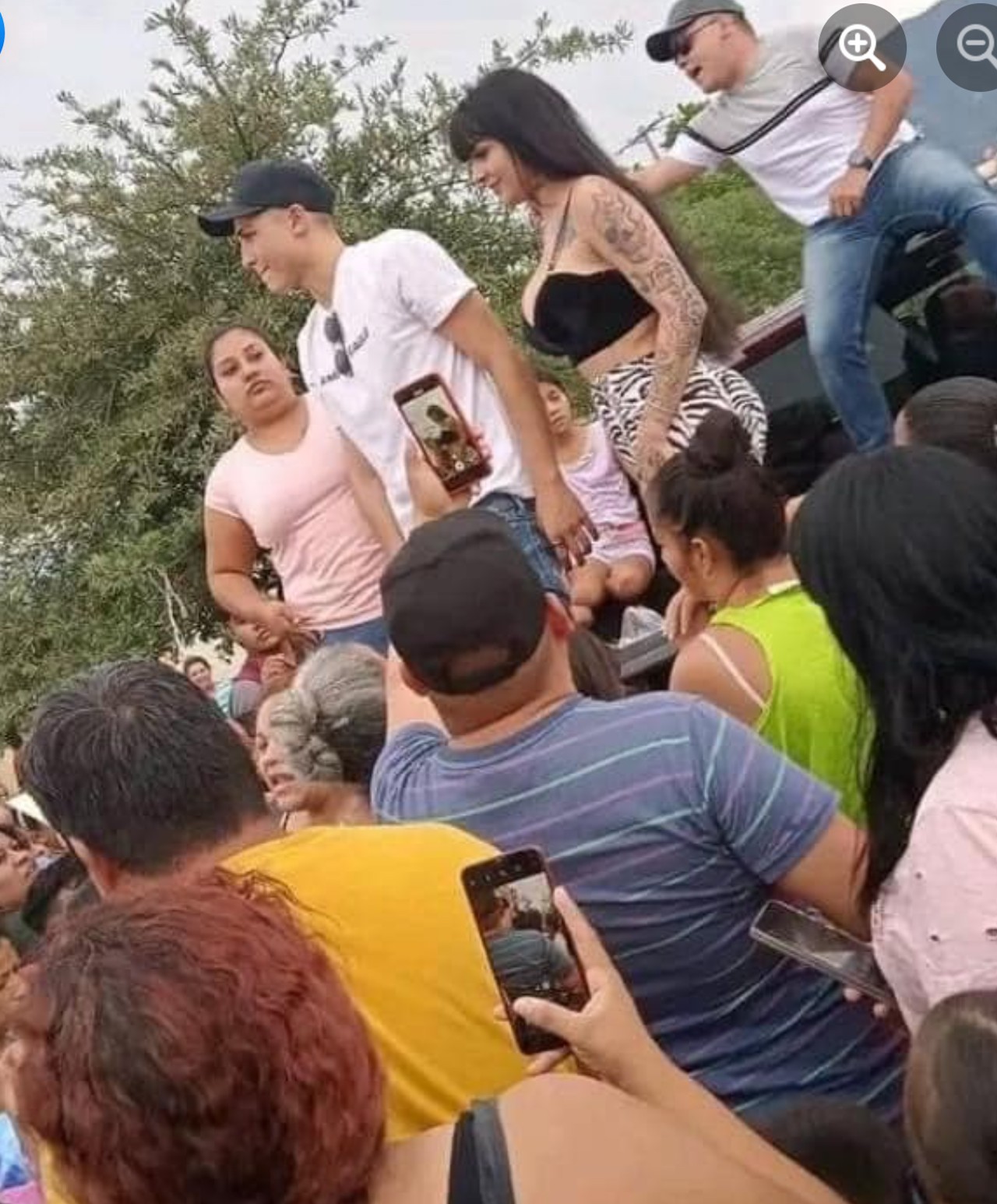 Karely Ruiz útiles escolares