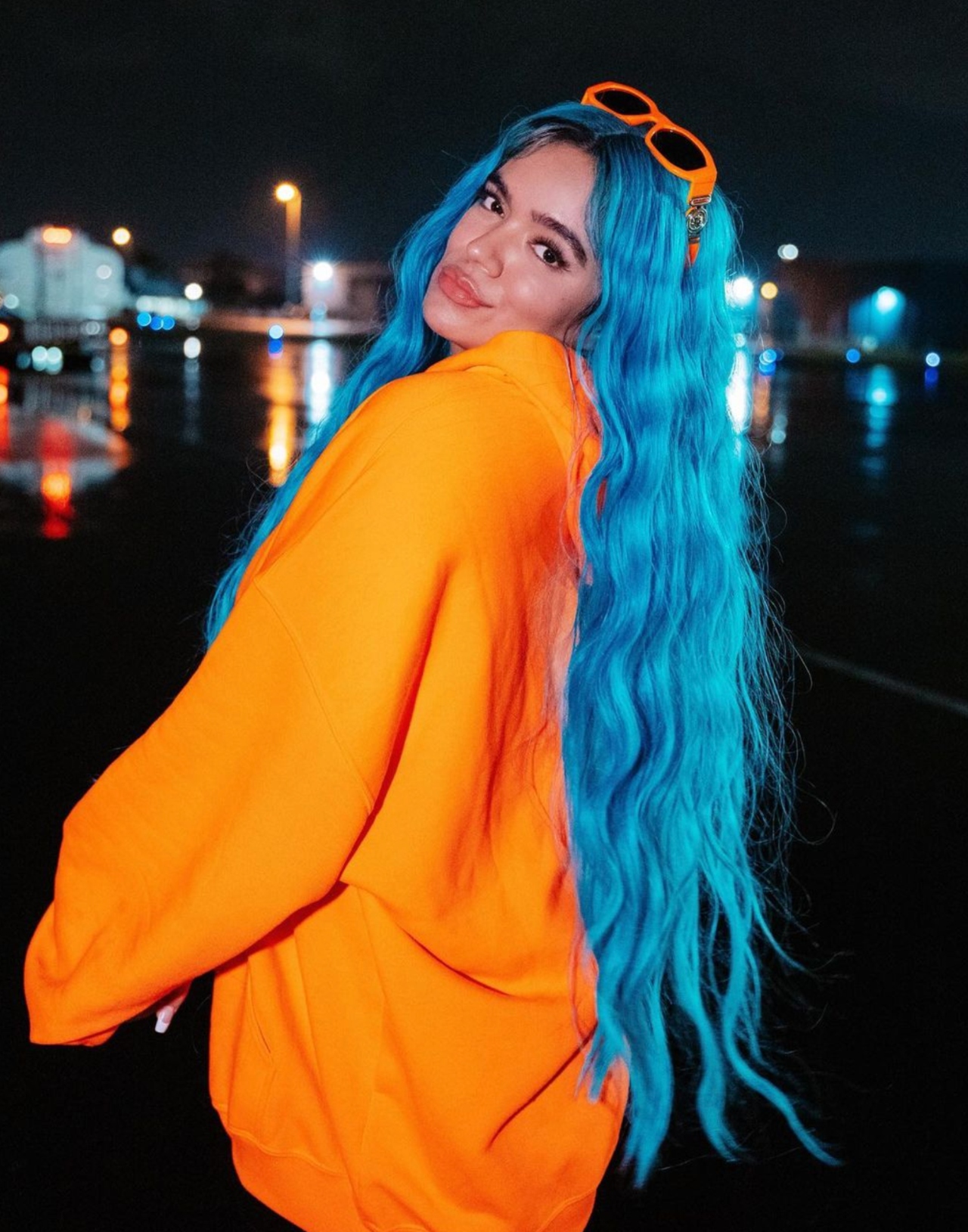 Karol G deja su pelo azul