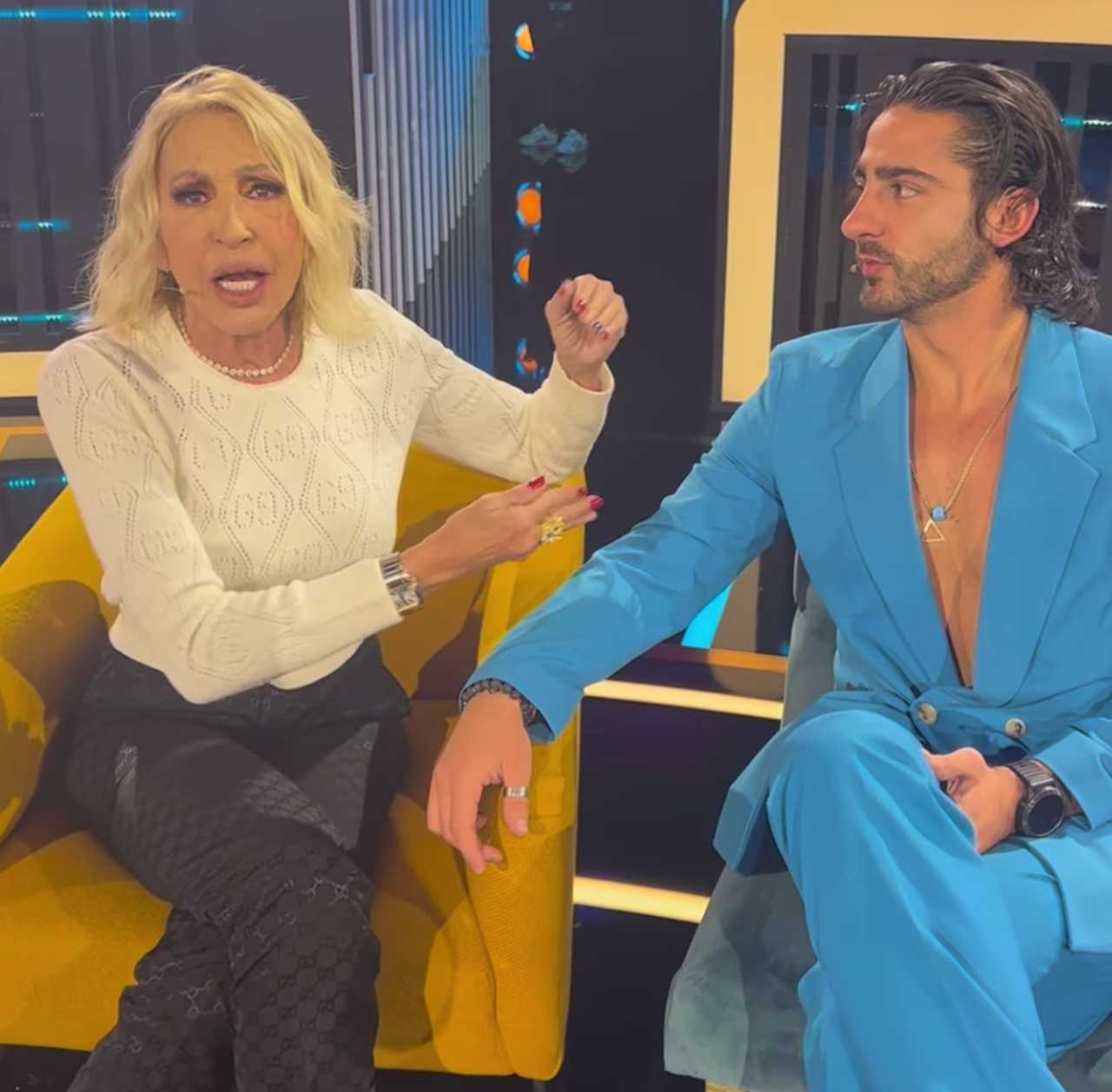 Laura Bozzo junto al Potro