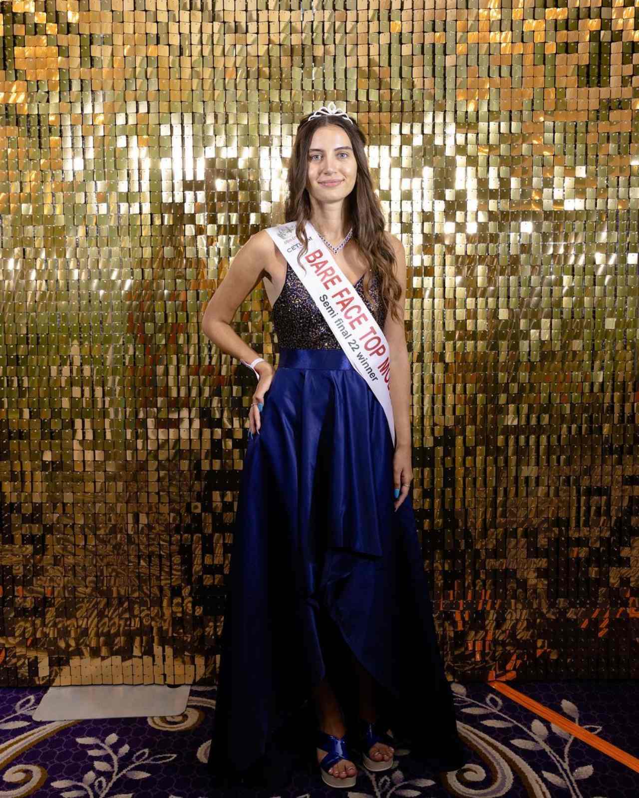 Melisa Raouf Miss Inglaterra sin maquillaje