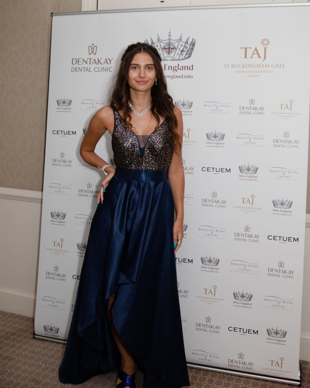 Melisa Raouf Miss Inglaterra certamen maquillaje