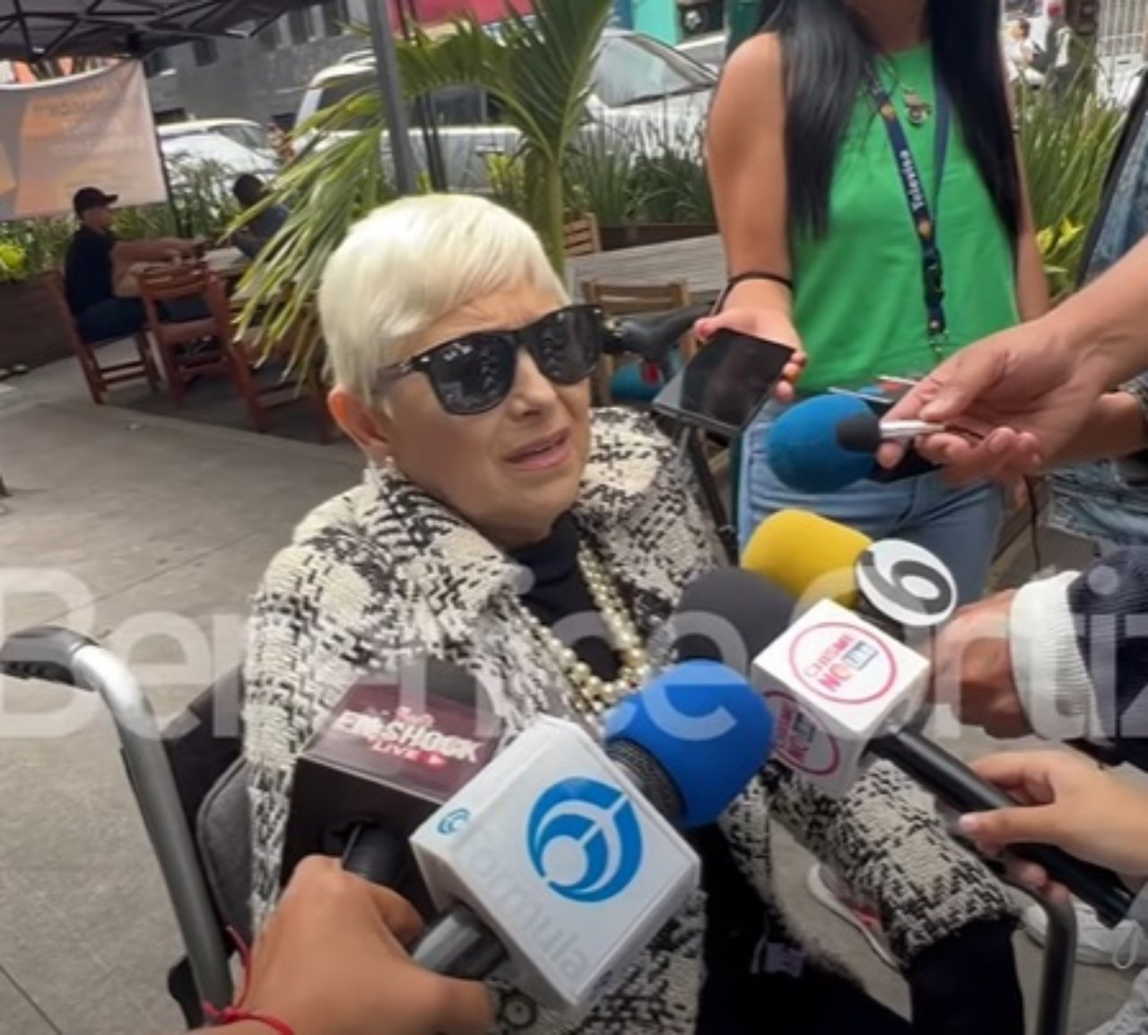 Rosita Pelayo reaparece ojos sin abrir