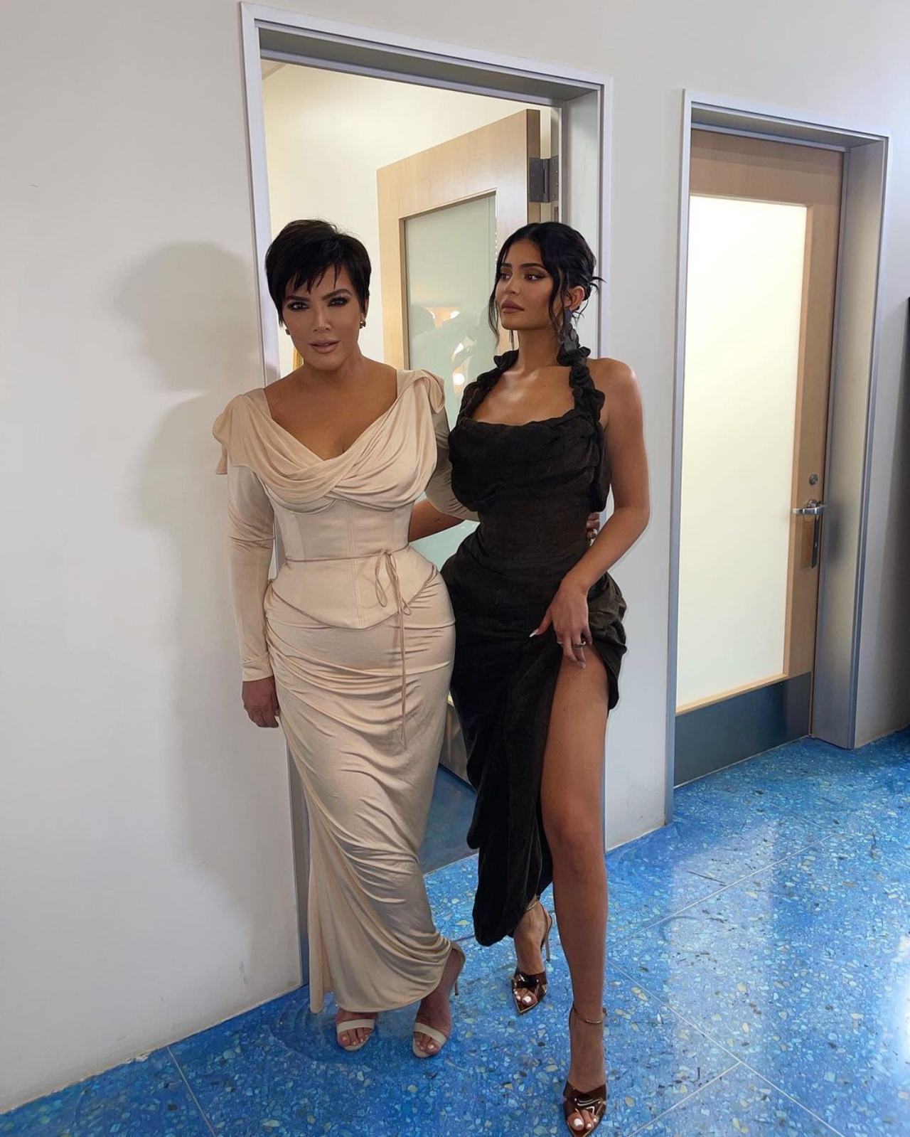 Kylie Jenner oscura teoria murio reemplazada