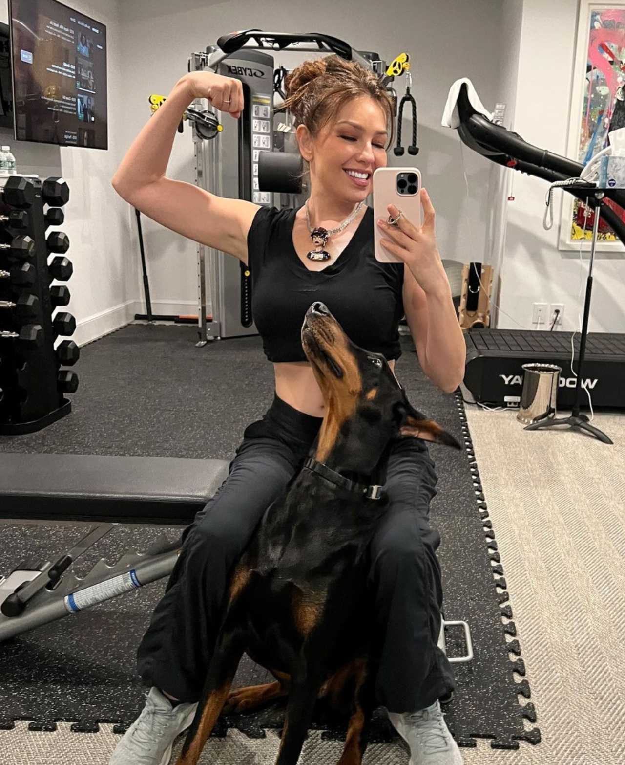 La actriz entrenando con su perro