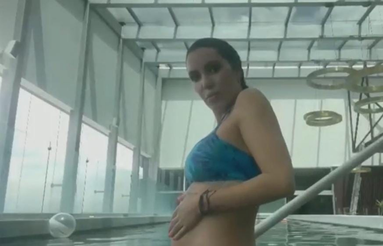 Andrea Escalona nadando