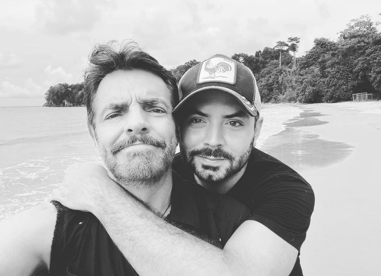 José Eduardo abraza a su padre