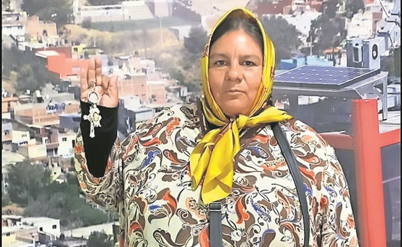 señora católica antro guadalajara bailando