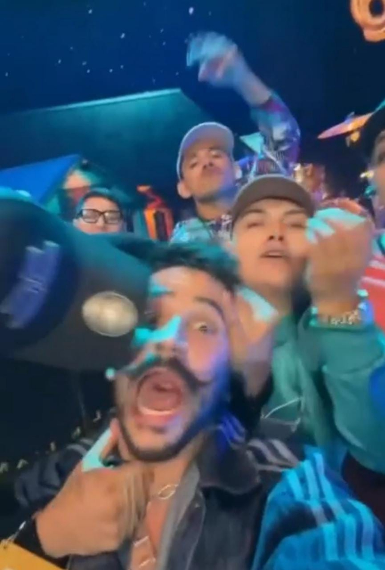 Eduin Caz Camilo beso