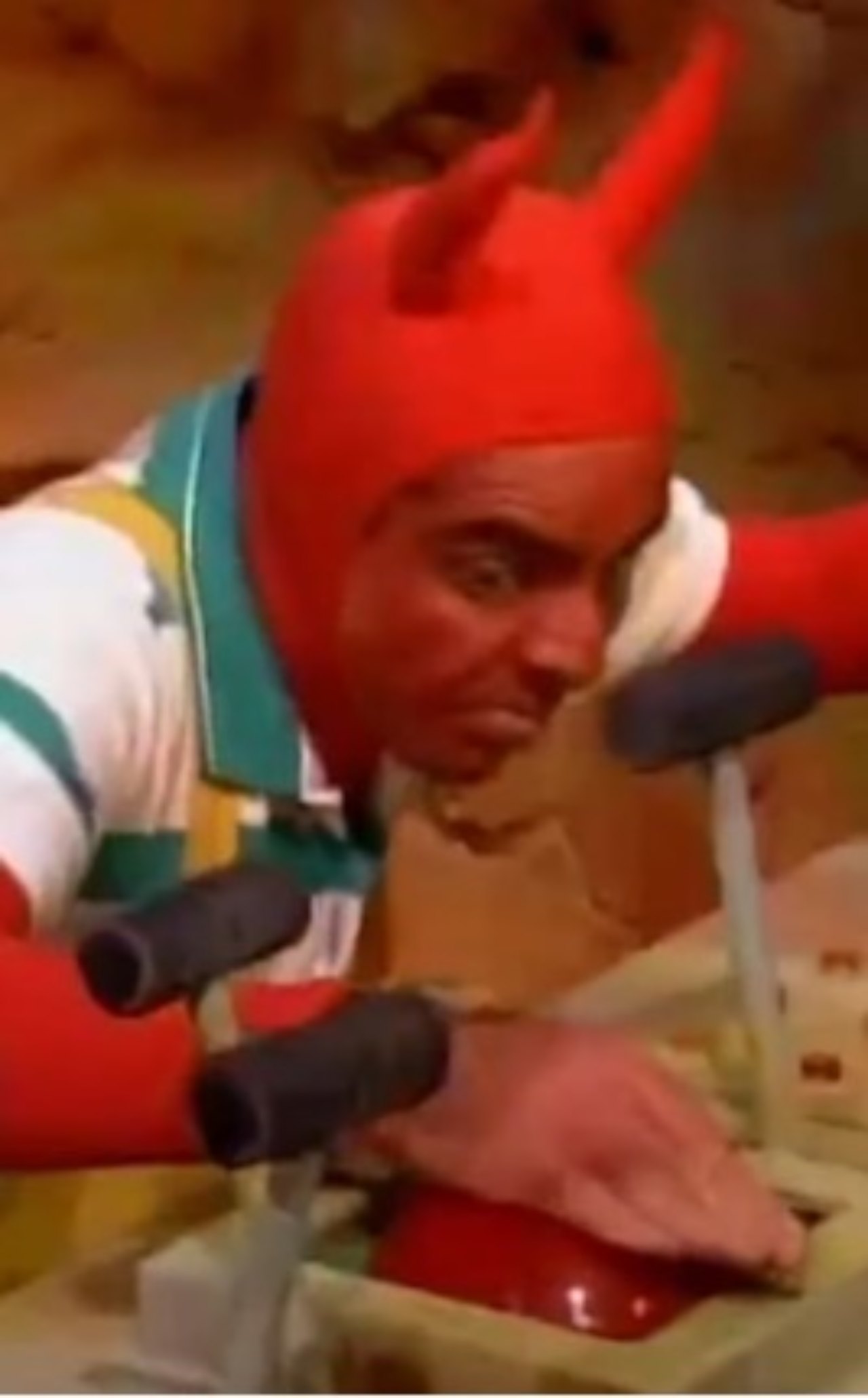 El Diablito juega Eugenio Derbez accidente