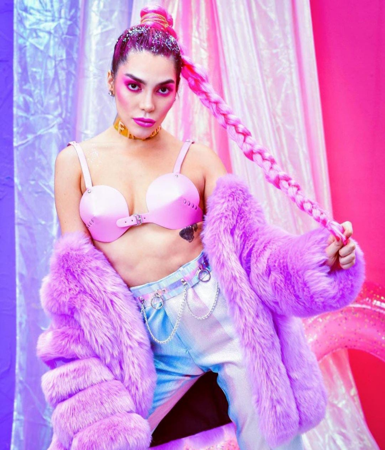 Frida Sofia contra Alejandra