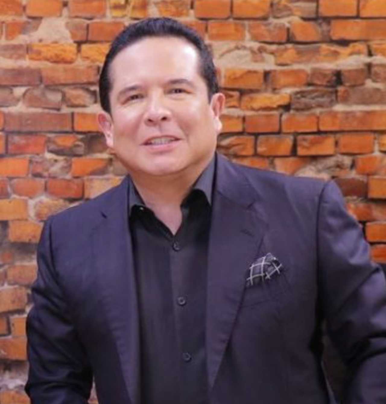 Gustavo Sale el Sol