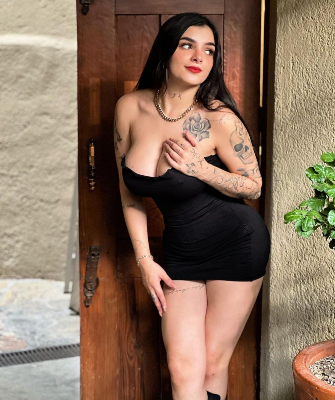 Karely Ruiz solidaria