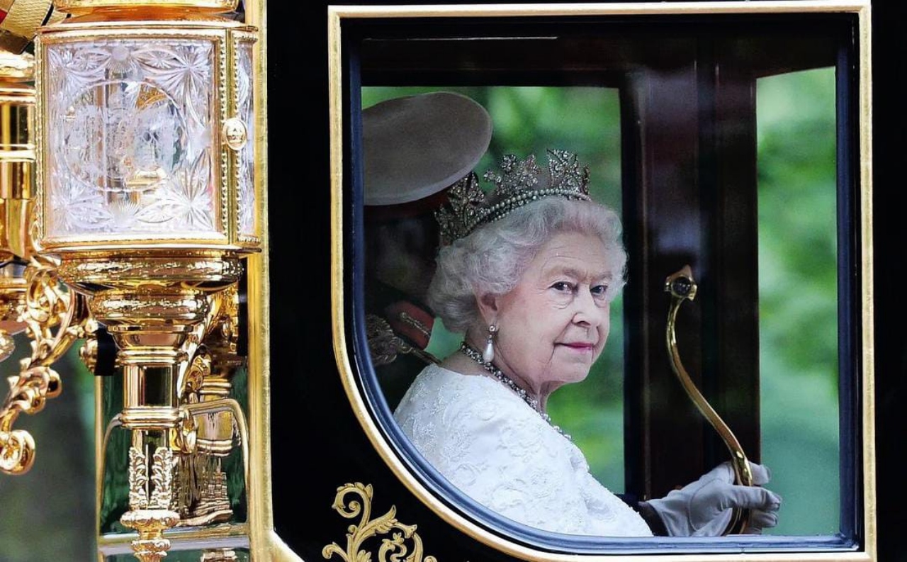 Reina Isabel II trayectoria