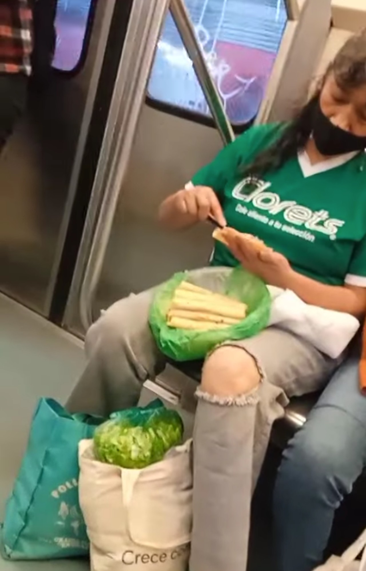 Mujer tacos metro cdmx viral