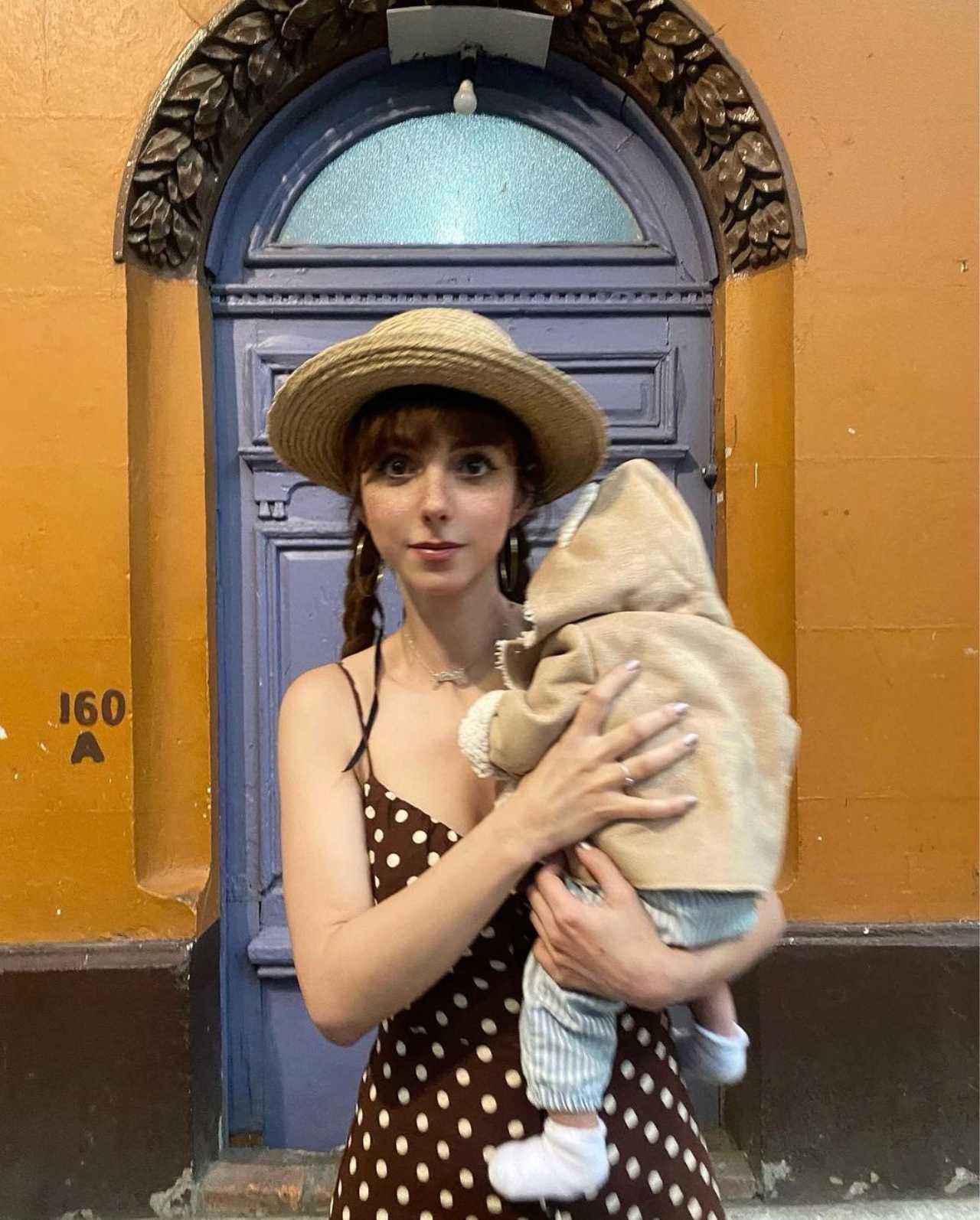 Natalia Tellez muestra a su bebe