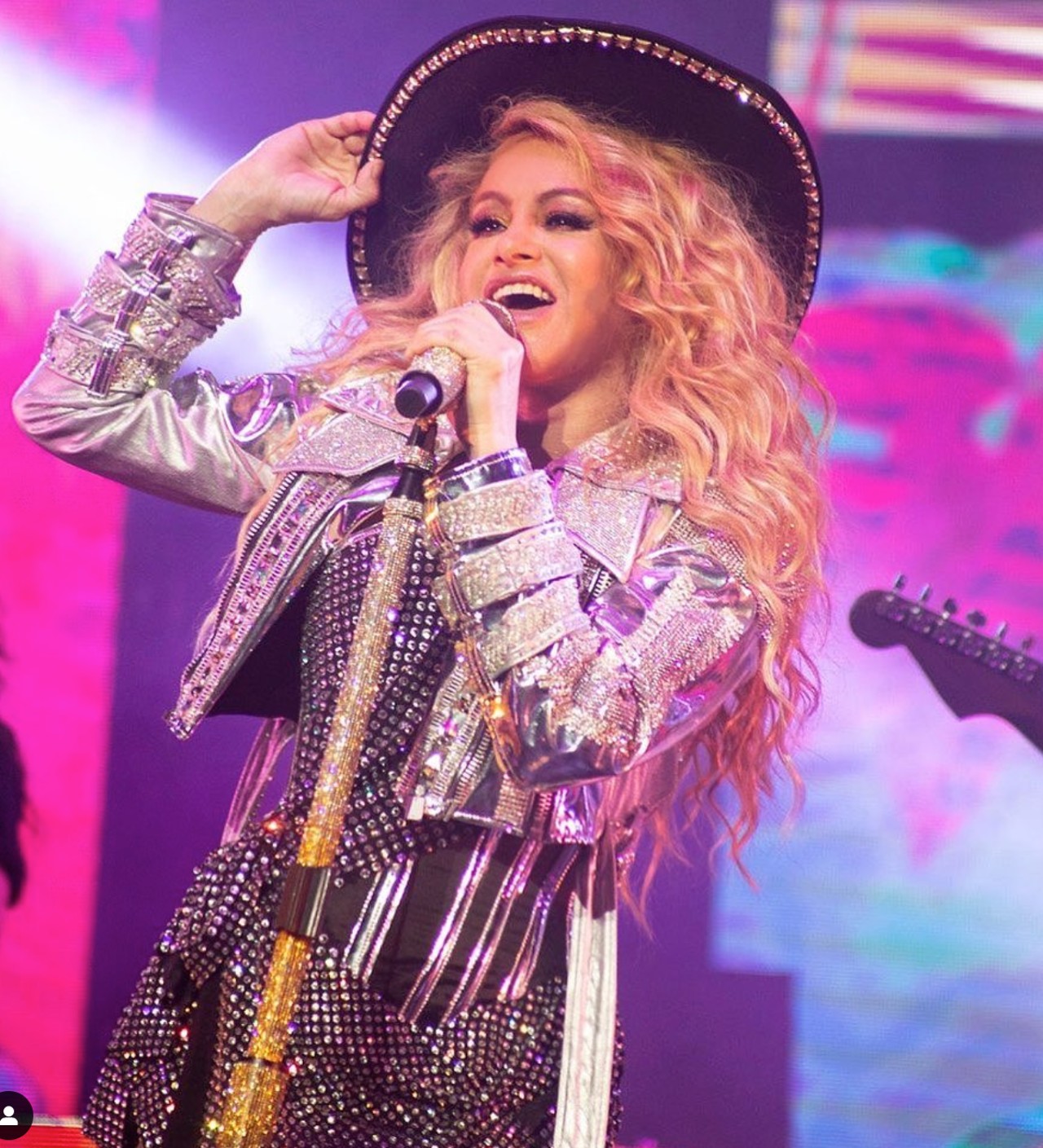 Paulina Rubio bandera México