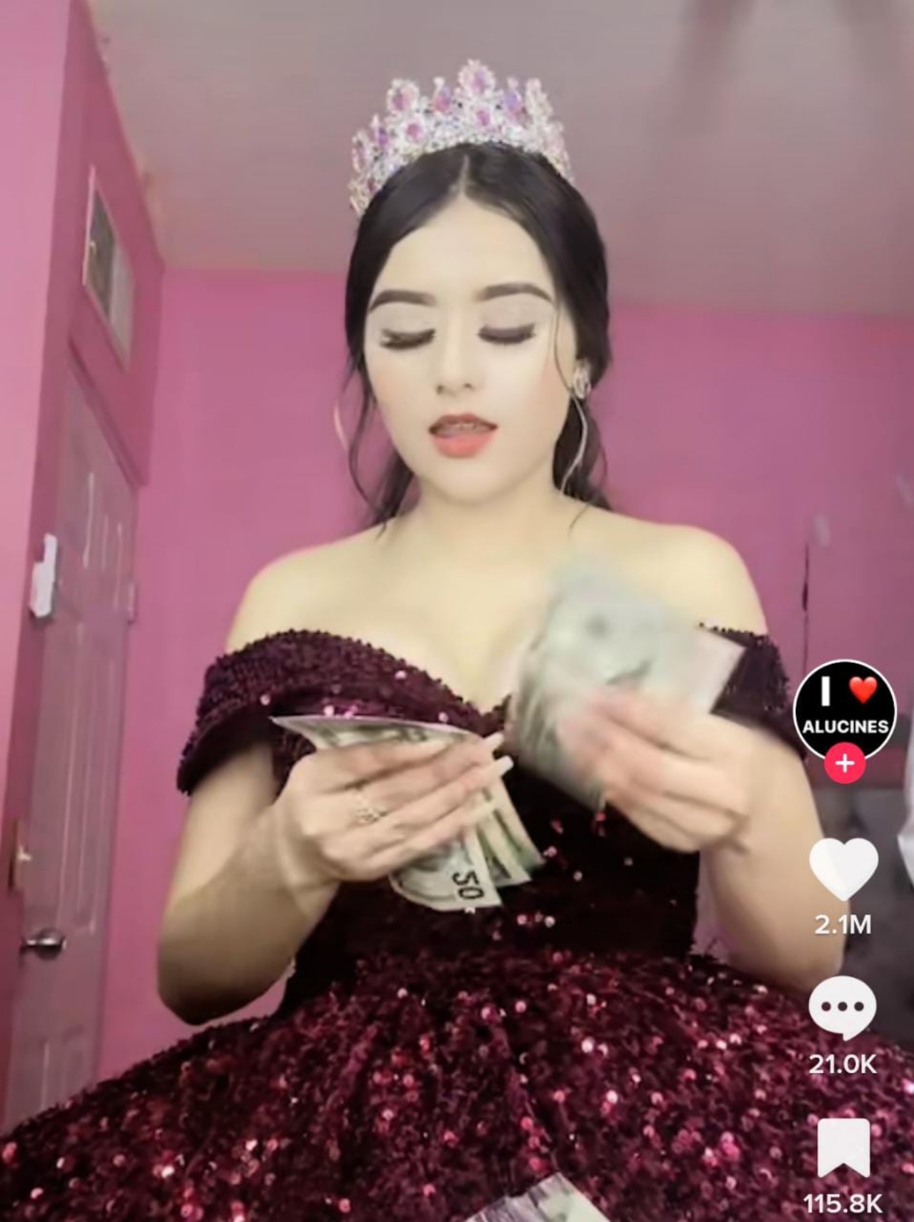 Quinceañera dinero contando