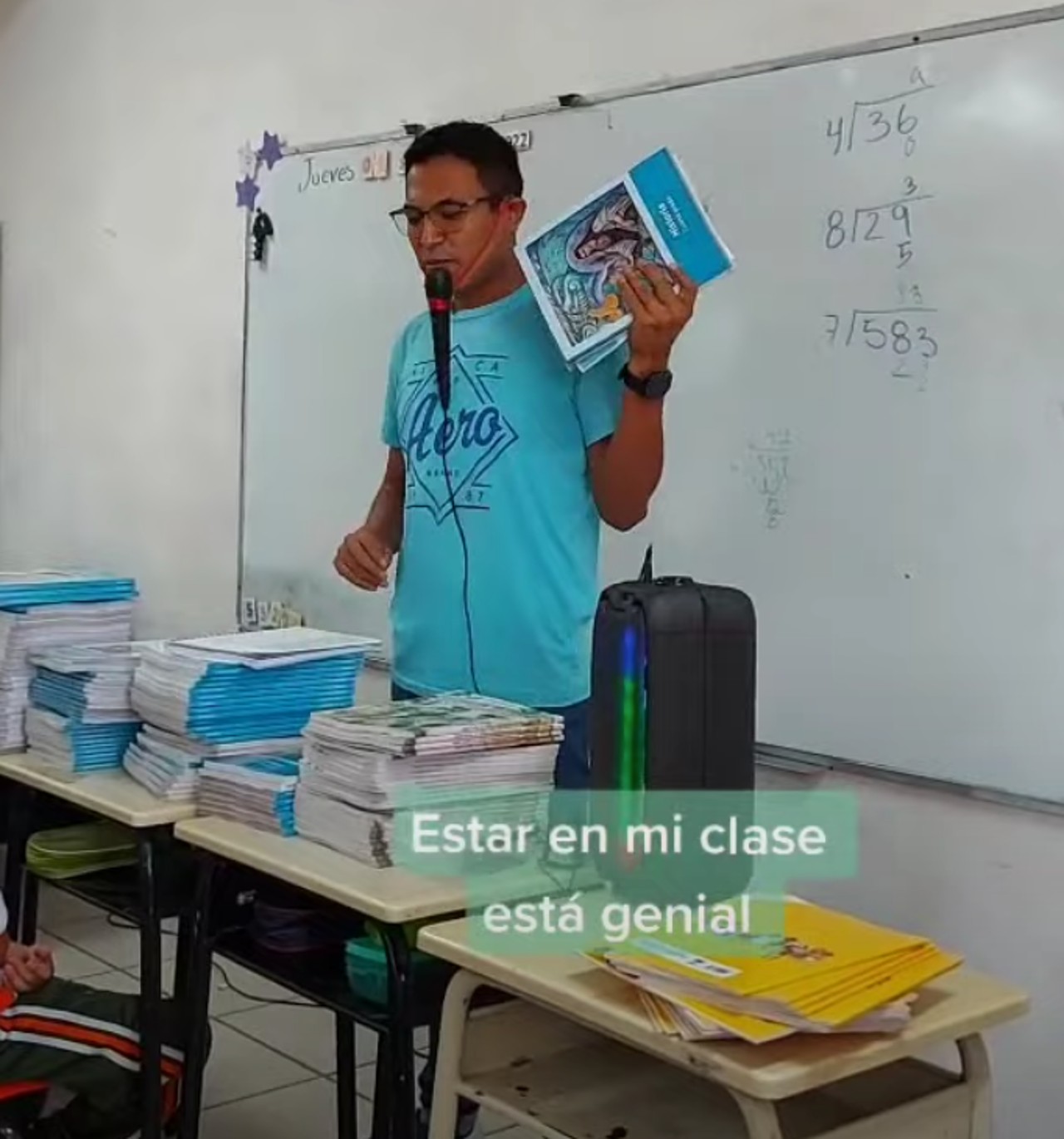 Maestro alumnos libros vendedor tigres