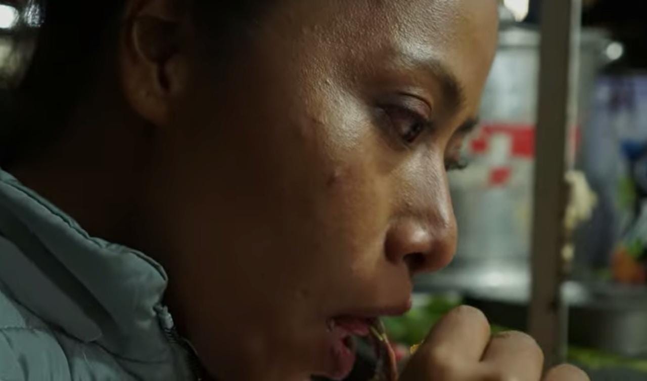 Yalitza probando tacos