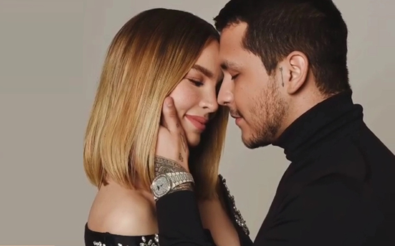 Belinda no ha borrado tatuaje Nodal mano
