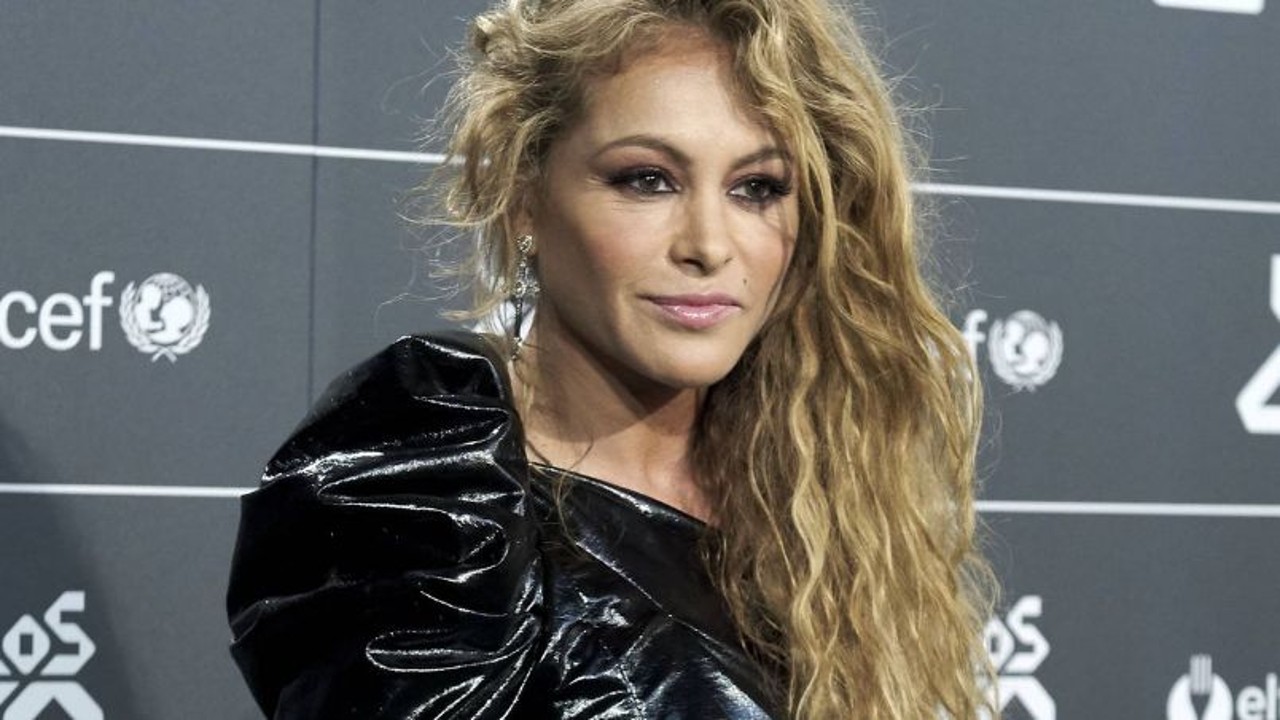 Paulina Rubio playa baño