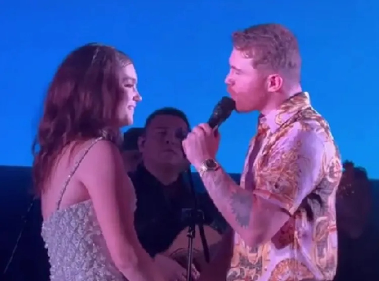 Canelo canta hija Emily xv años