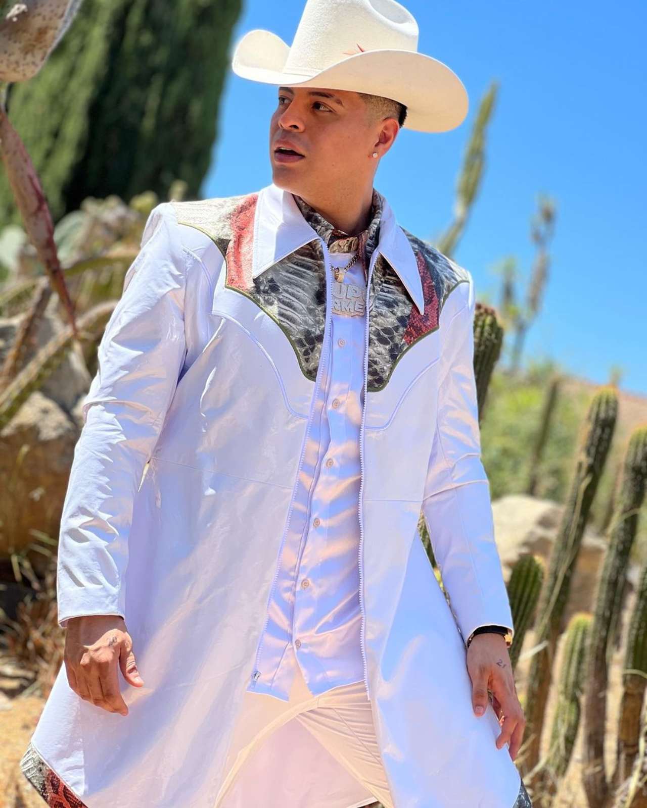 Eduin Caz lanza alarmante mensaje fans