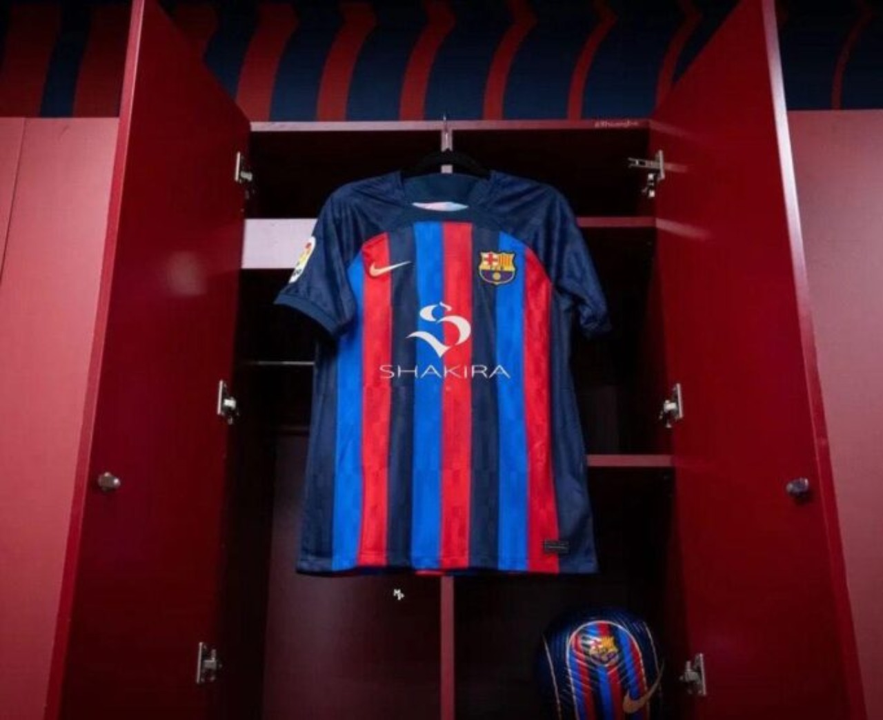 Pique usaria Shakira jersey Barcelona Spotify
