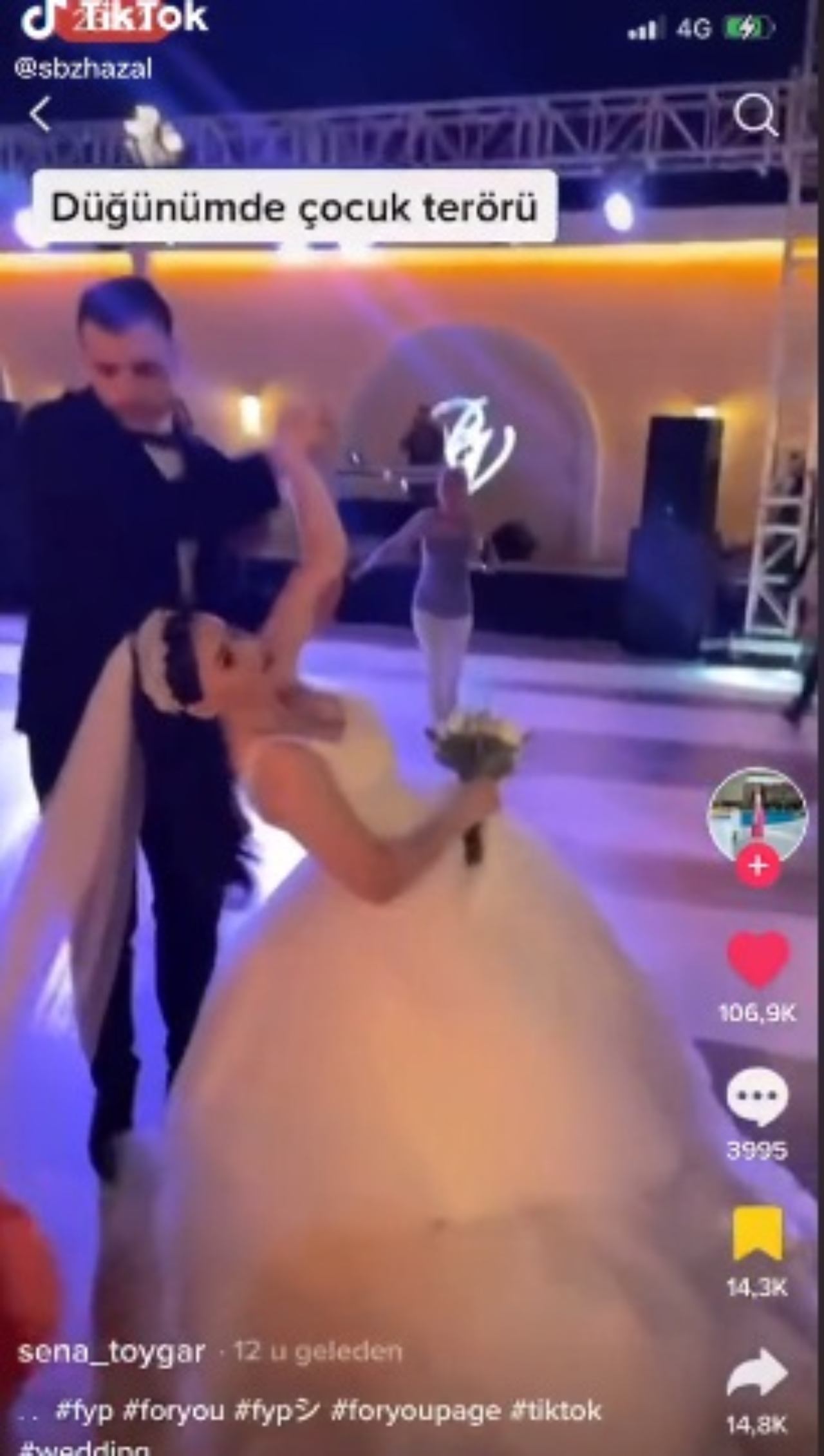 Niño pisa el velo novia tira