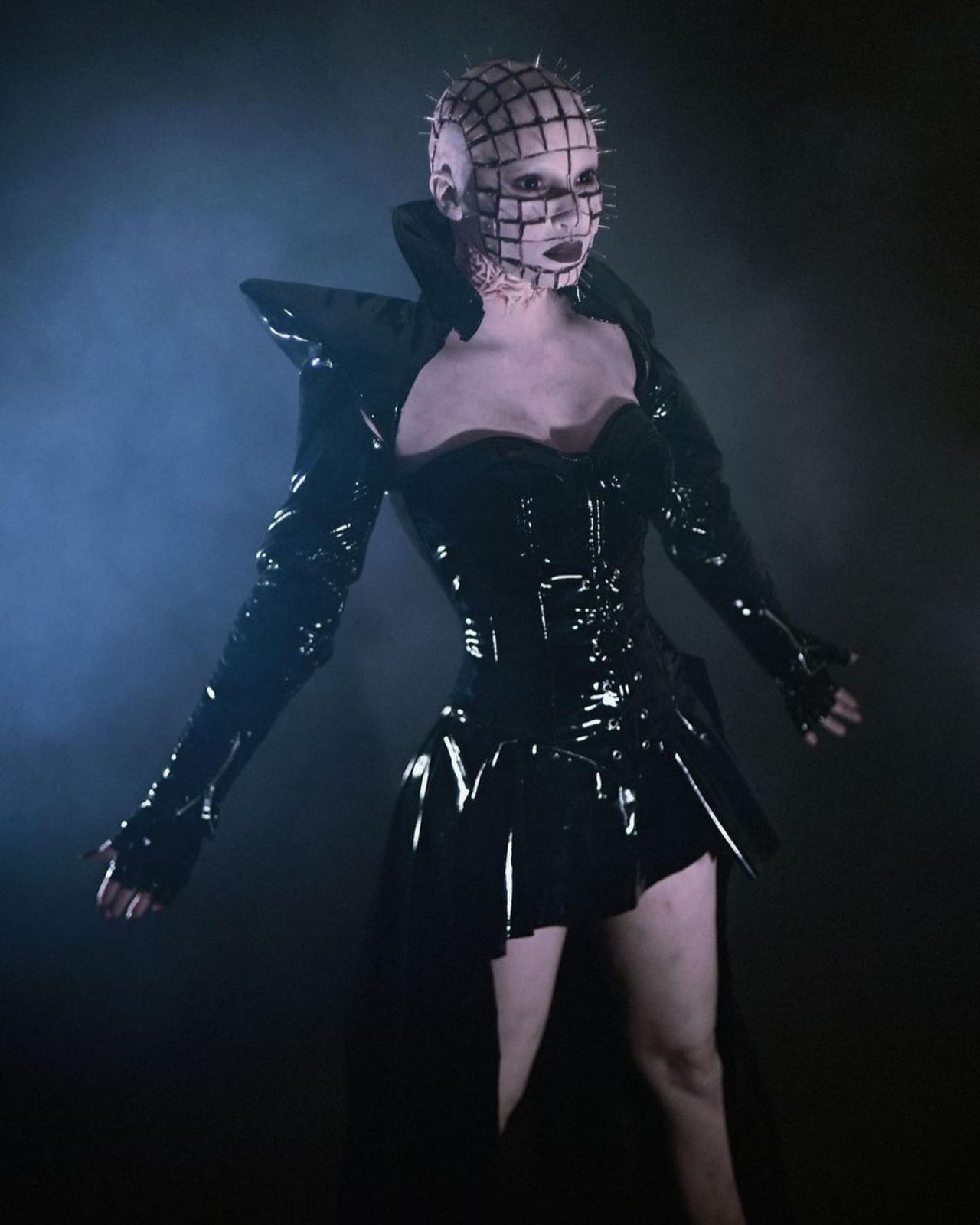 Belinda Pinhead disfraz Halloween novio
