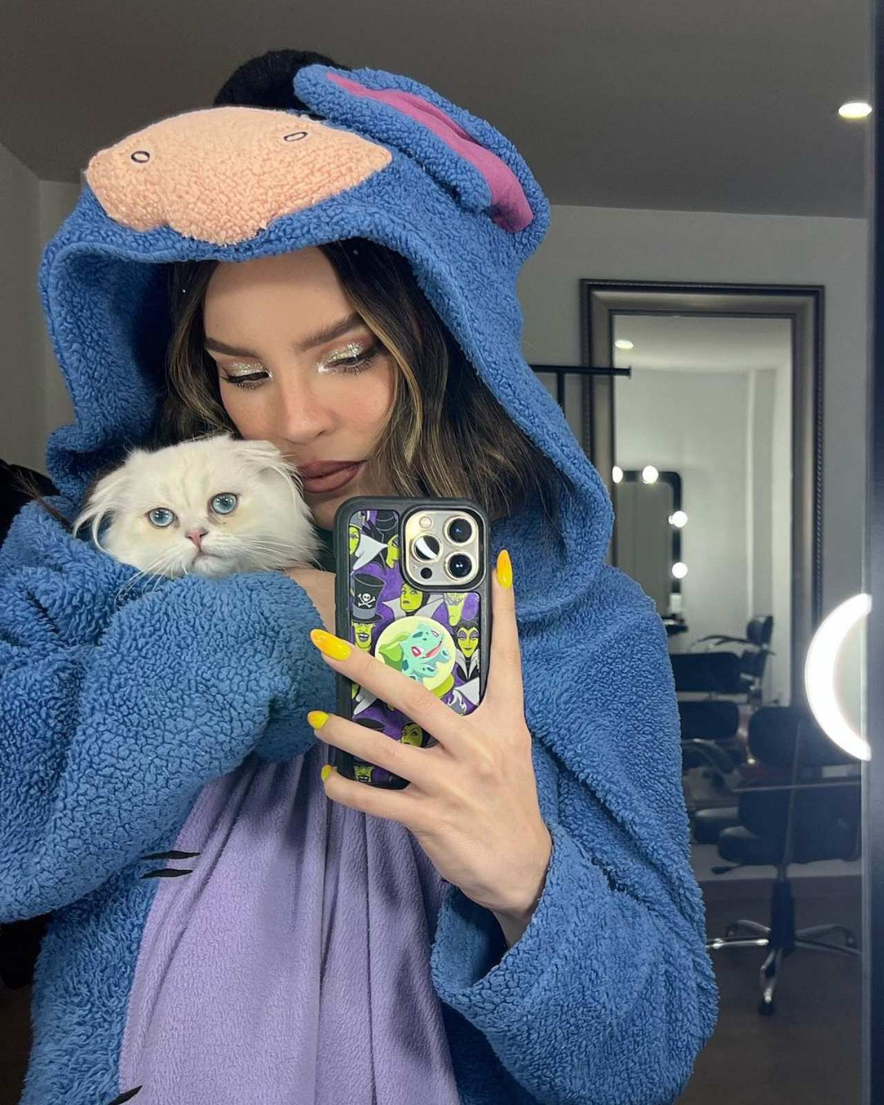 Belinda presenta a su bebe gatuno