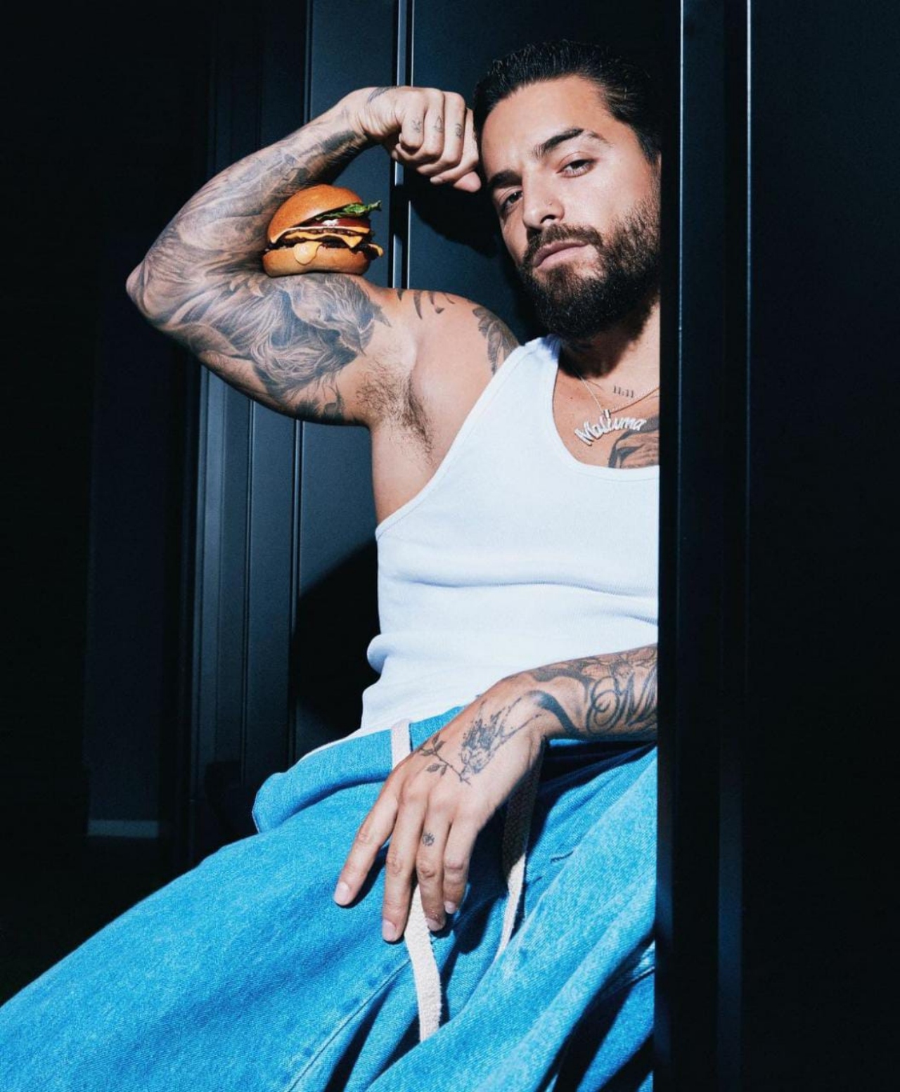 Maluma hamburguesas hotdogs