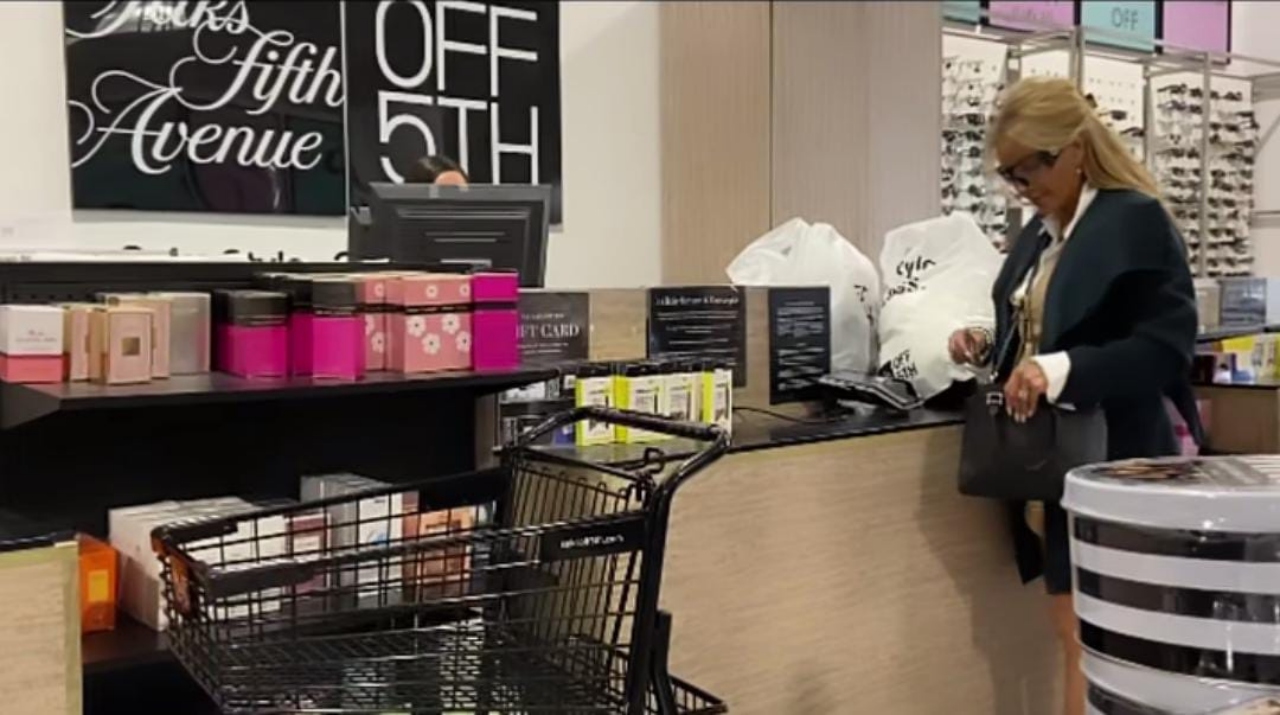 Daniela Castro tienda robo