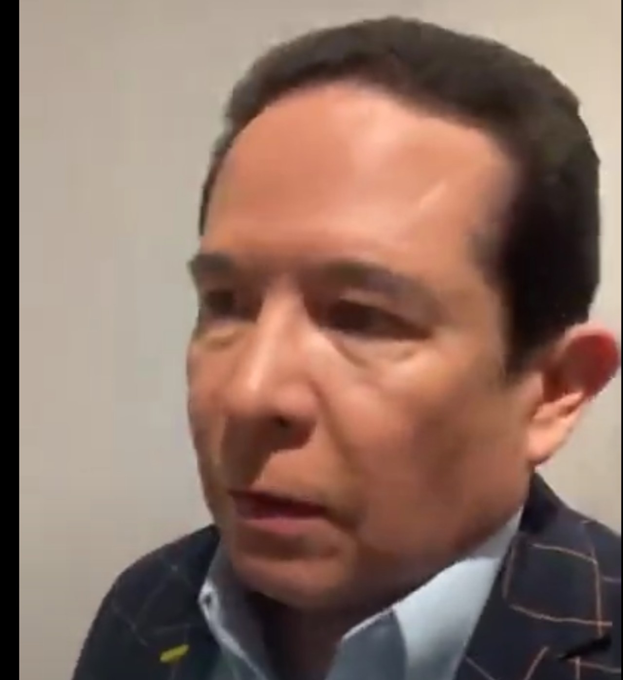 Gustavo Infante Sergio Mayer problemas politica profugo