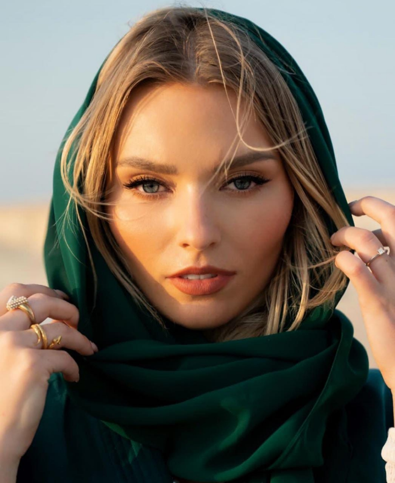 Irina Baeva cuernos