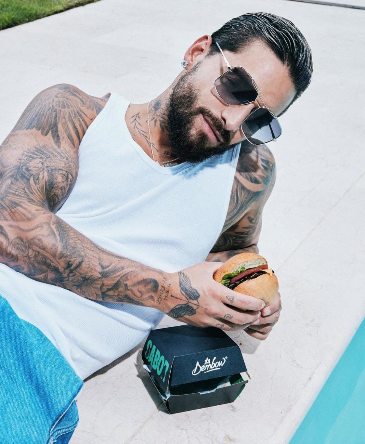 Maluma vende hamburguesas