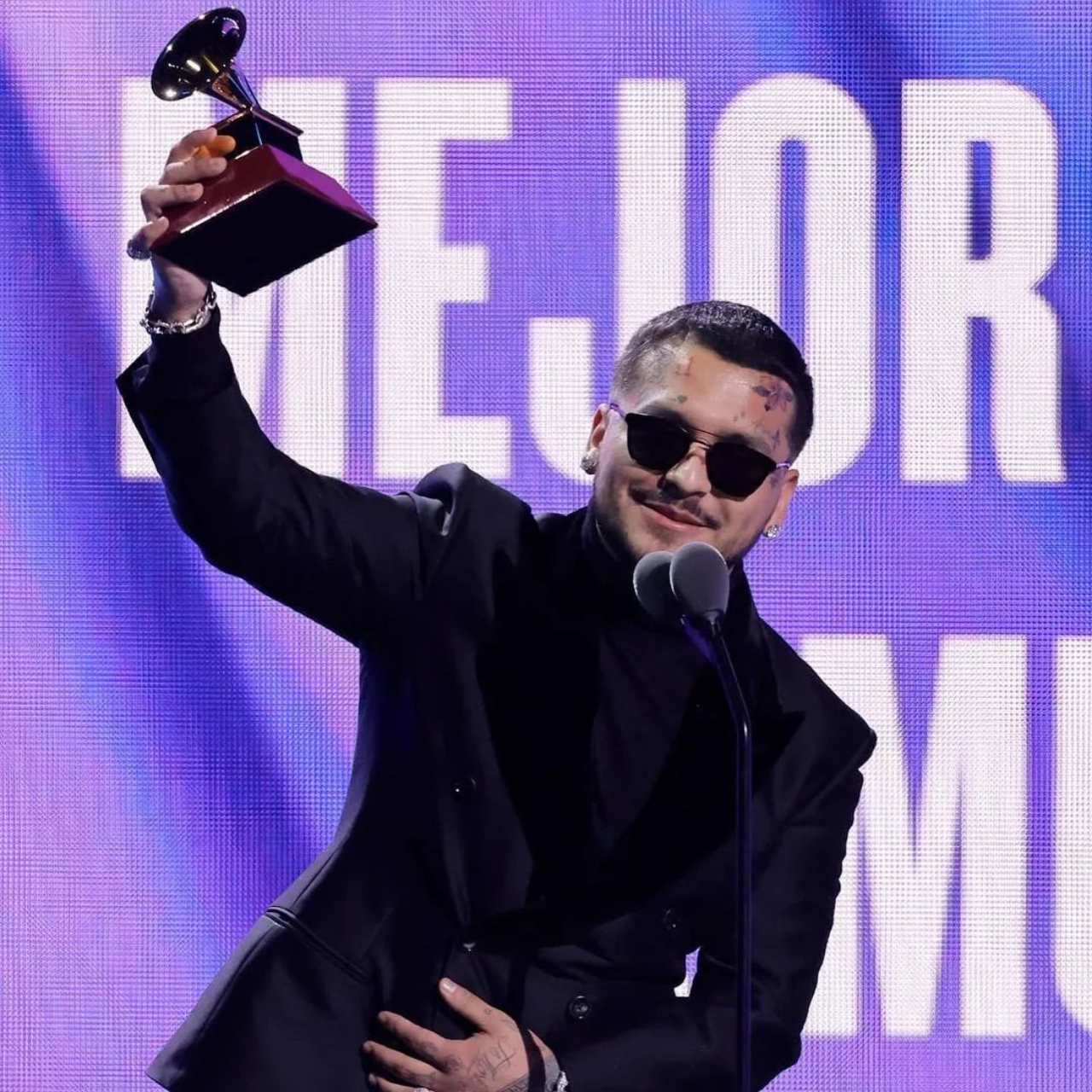 Nodal Latin Grammy agradece Cazzu Belinda