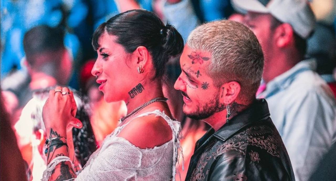 Nodal Cazzu posan juntos Latin Grammys
