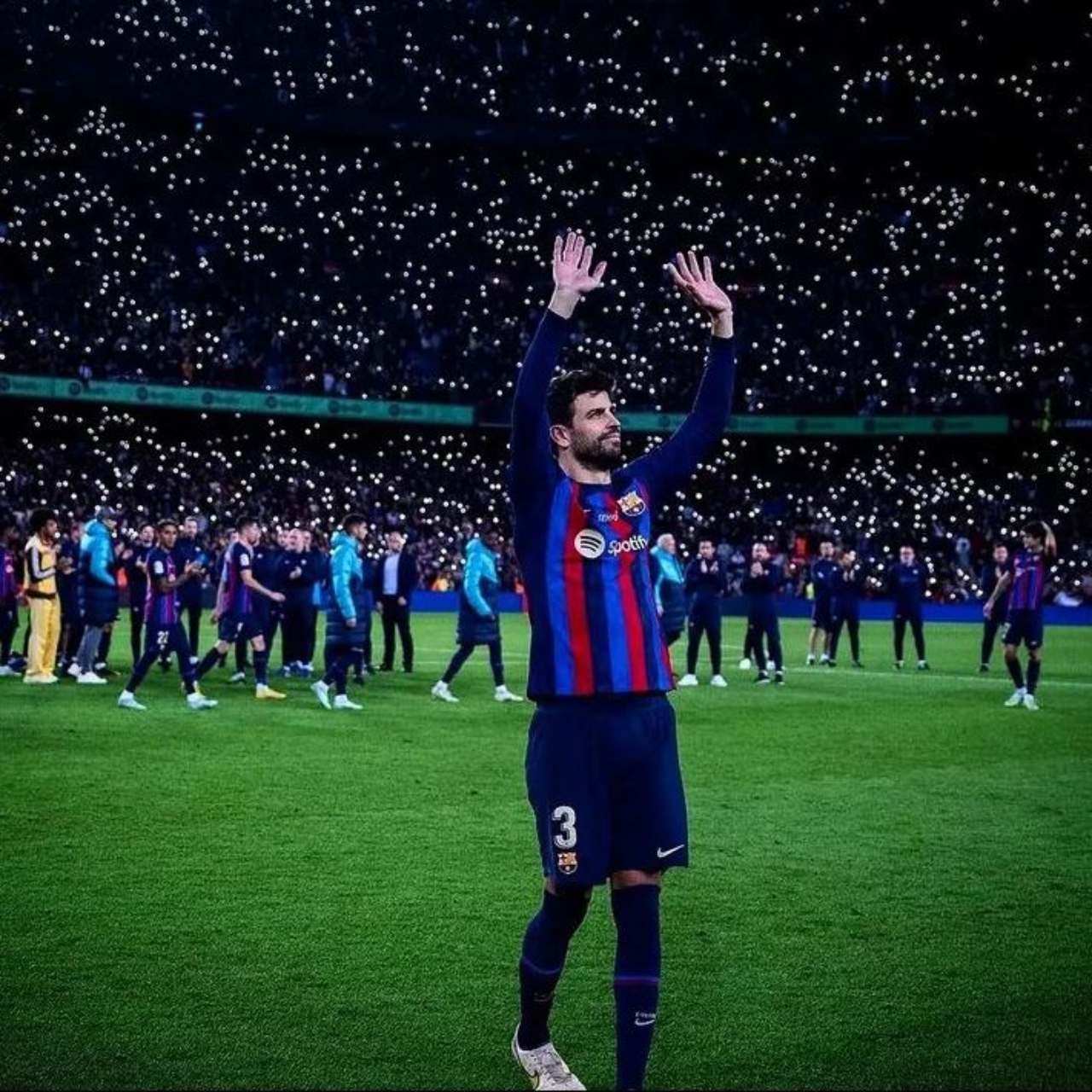 Homenaje Pique estadio Monotonia Shakira